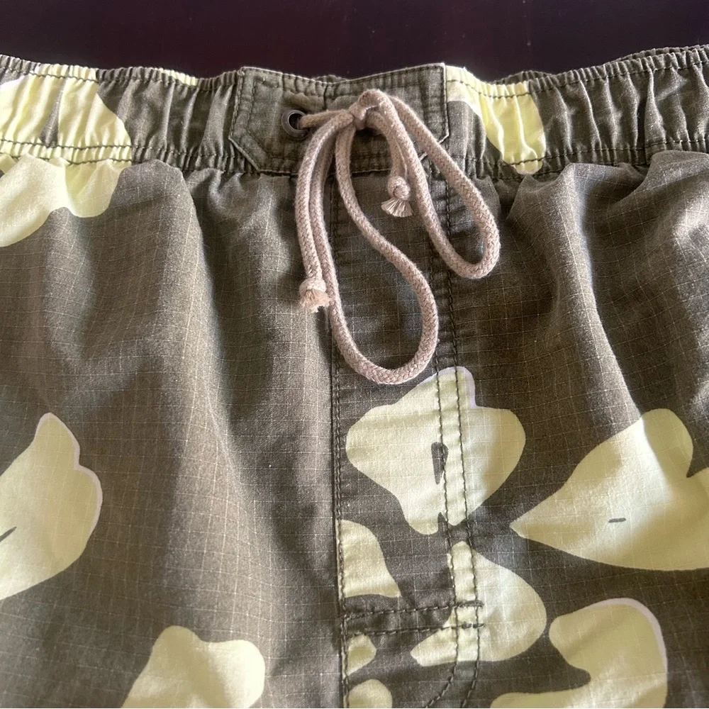 BREAKWATER Board Shorts Olive Yellow Sz XL